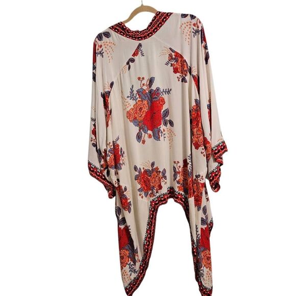 Flying Tomato kimono top. White & red floral. M/L. #836 - Picture 2 of 4